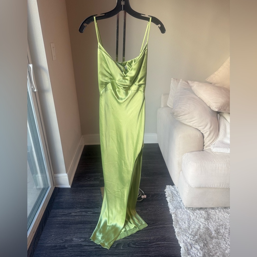 Nicholas Arian Satin-Finish in Green - Picture 4 of 10